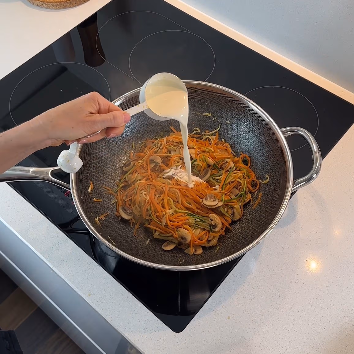 The Ultimate Guide to the Induction Wok Pan with Lid: Mastering Modern Wok Cooking